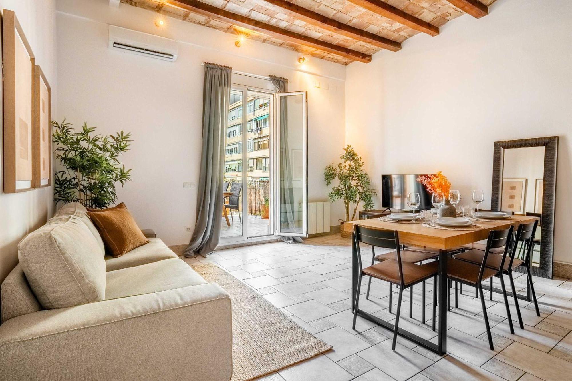 Historic With Private Terrace In Example Barcelone